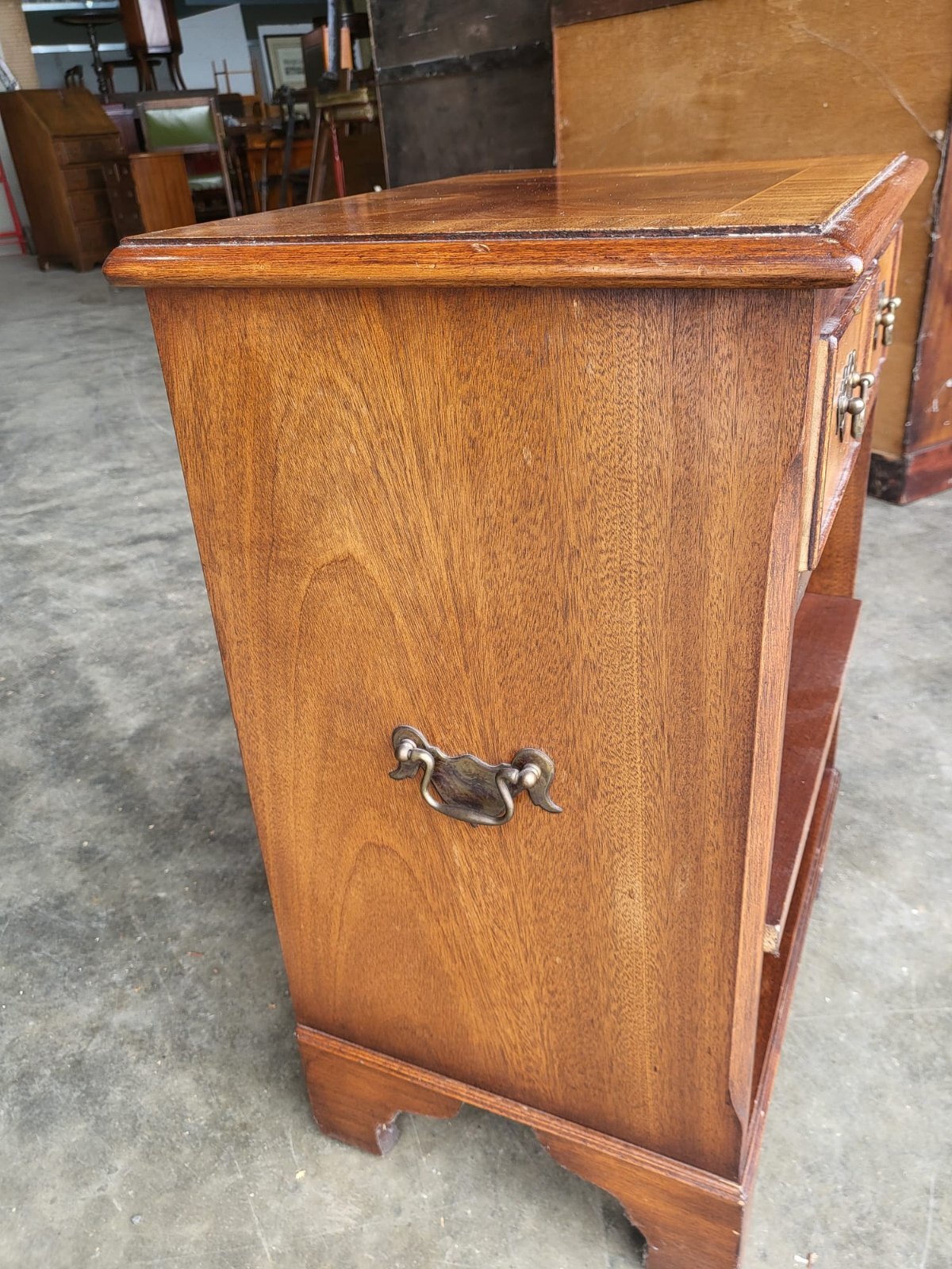 Small antique repro side end lamp table cabinet