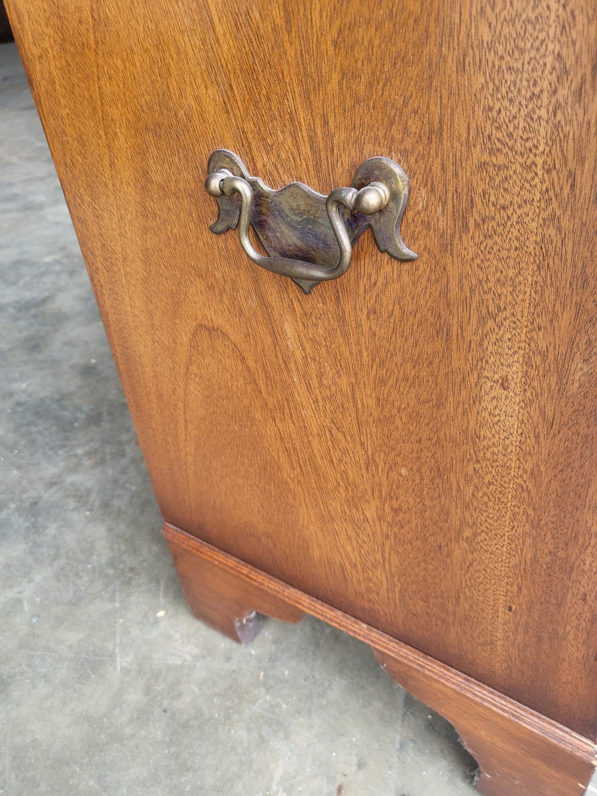 Small antique repro side end lamp table cabinet