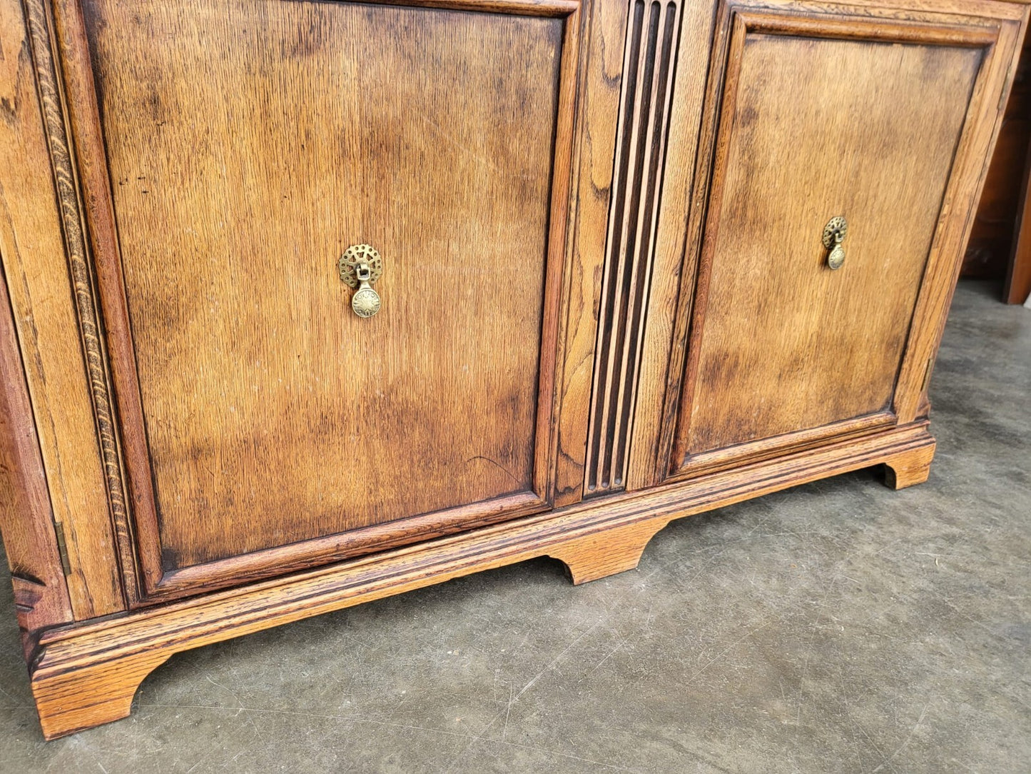 Antique Deco 1930 oak 3 drawer 2 door sideboard cupboard
