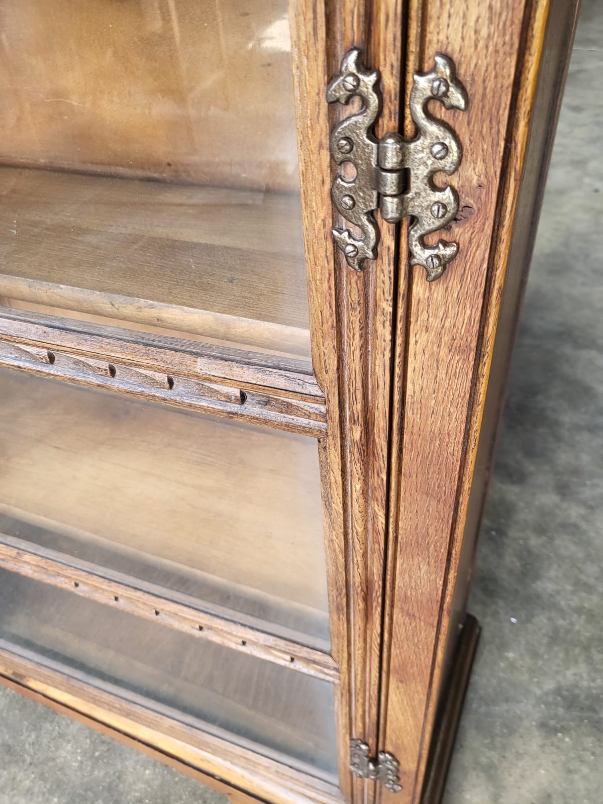 Vintage oak carved 2 door glazed low bookcase cabinet