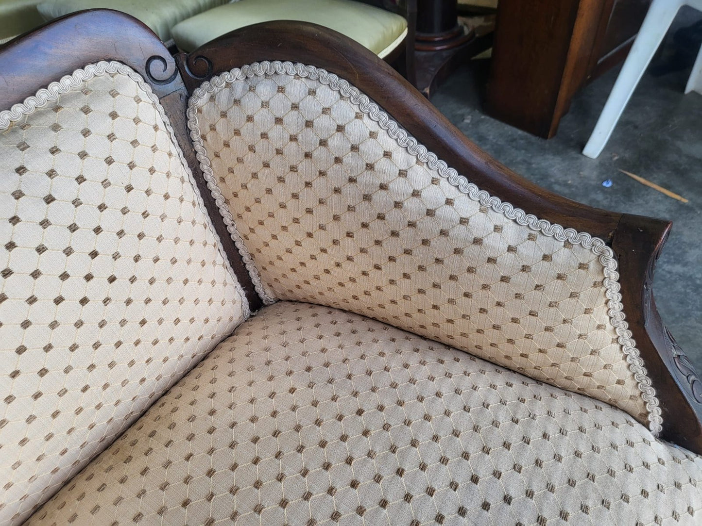 Antique Edwardian small 2 seat parlour sofa cabriole legs castors