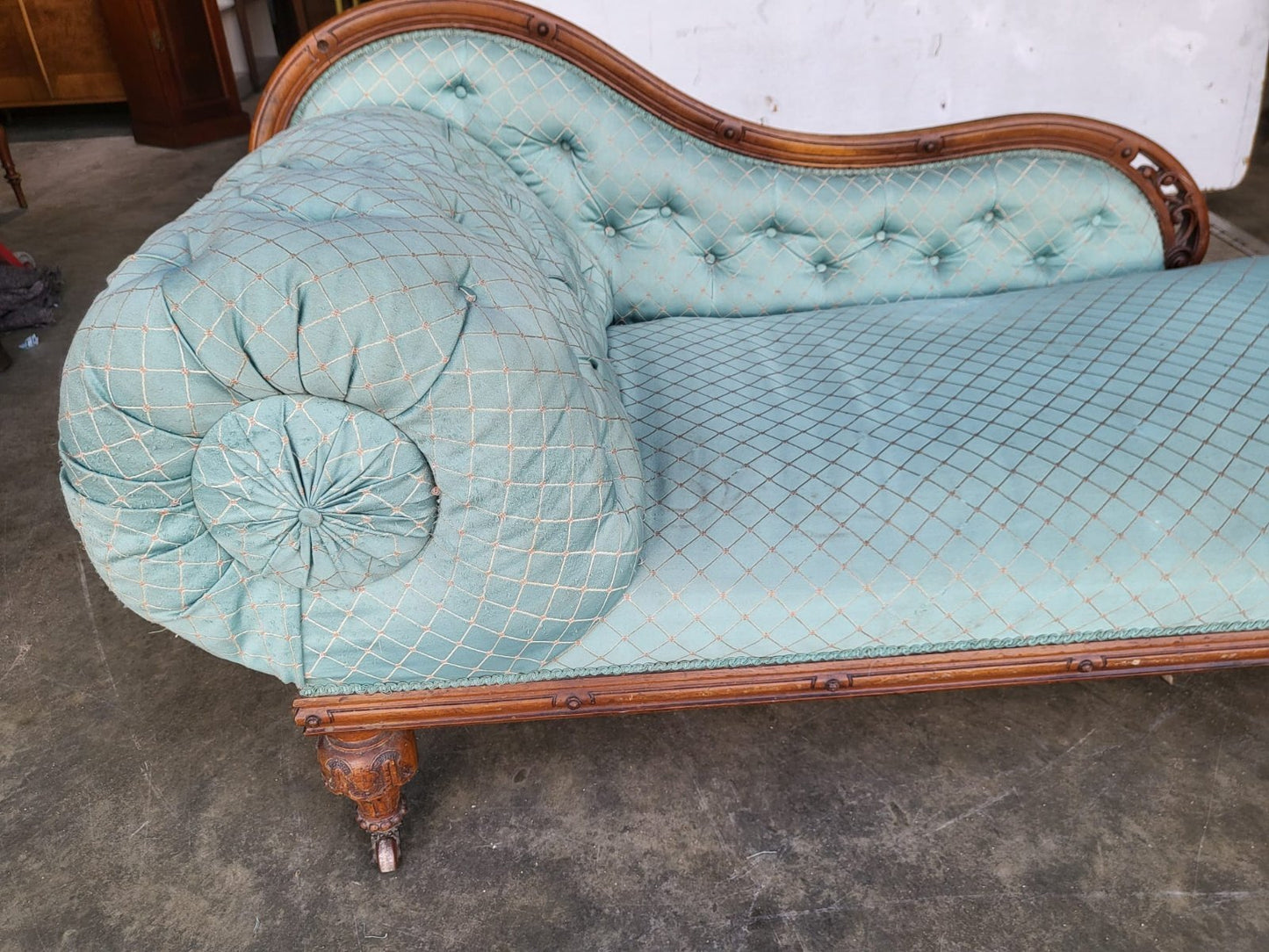 Antique Victorian chaise longue sofa carved legs castors