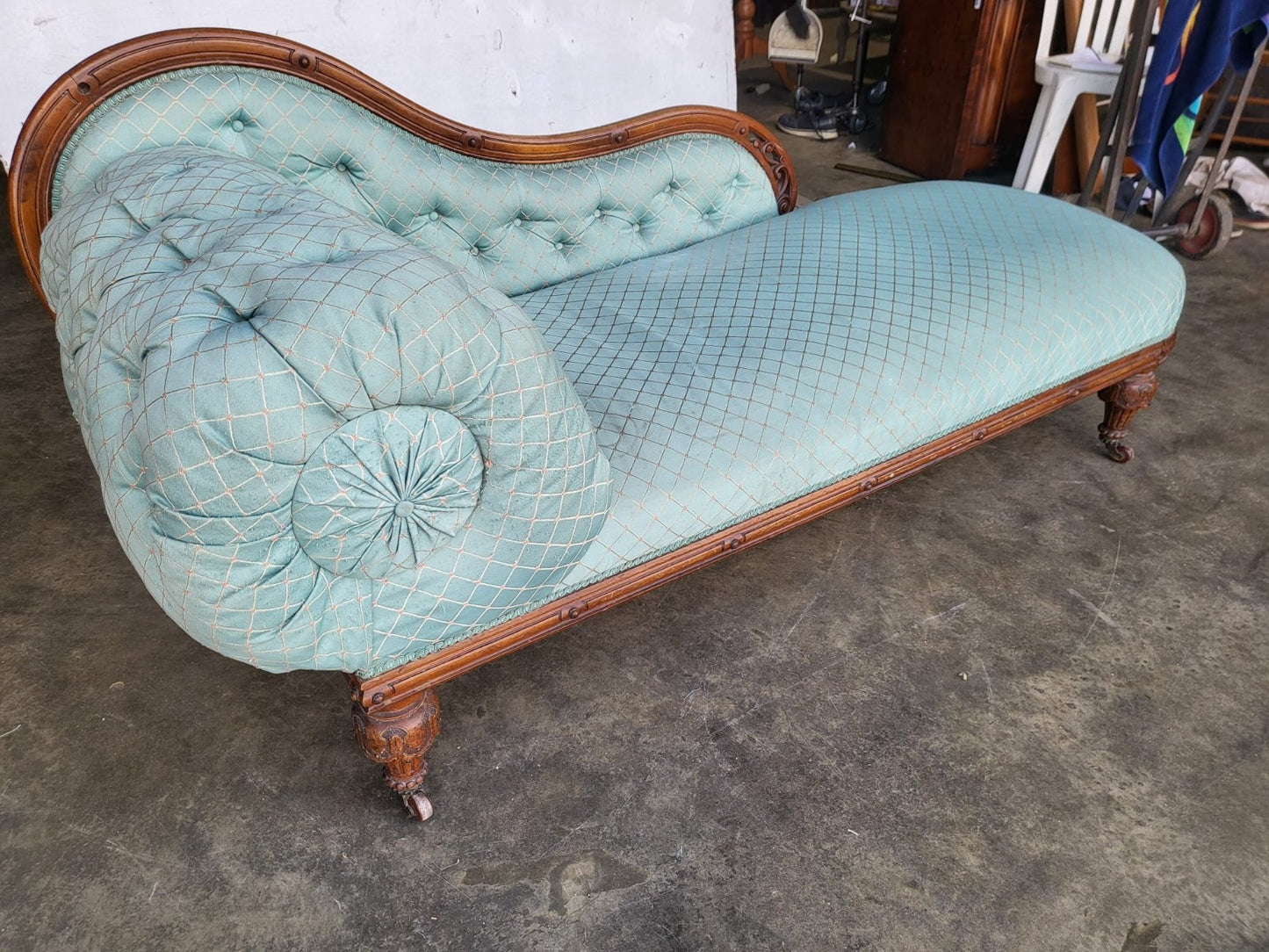 Antique Victorian chaise longue sofa carved legs castors