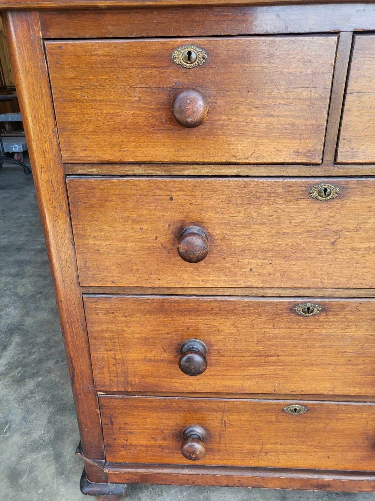 Antique Victorian 2 over 3 chest of drawers knob handles