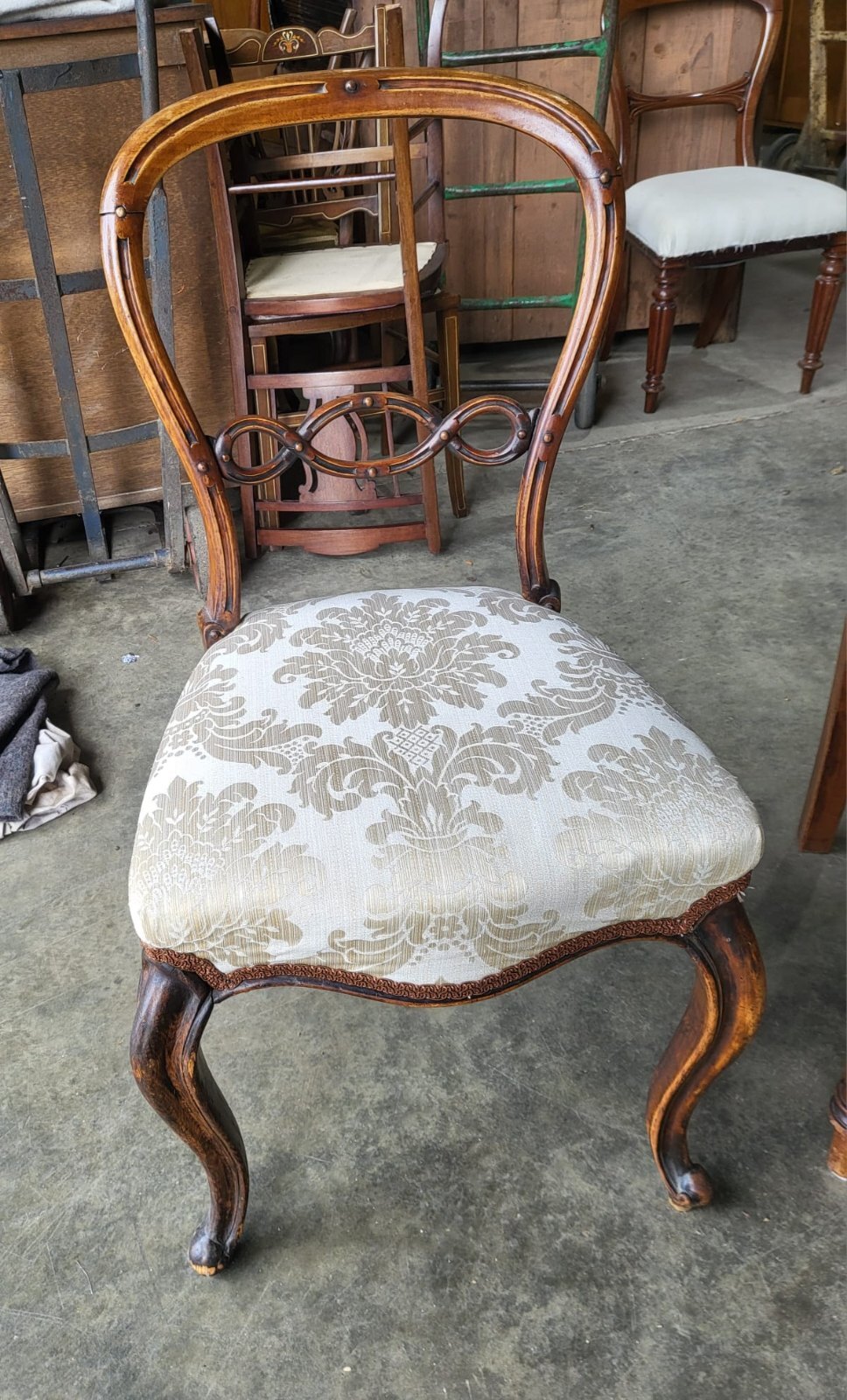 Six antique Victorian mixed dining chairs cream seats