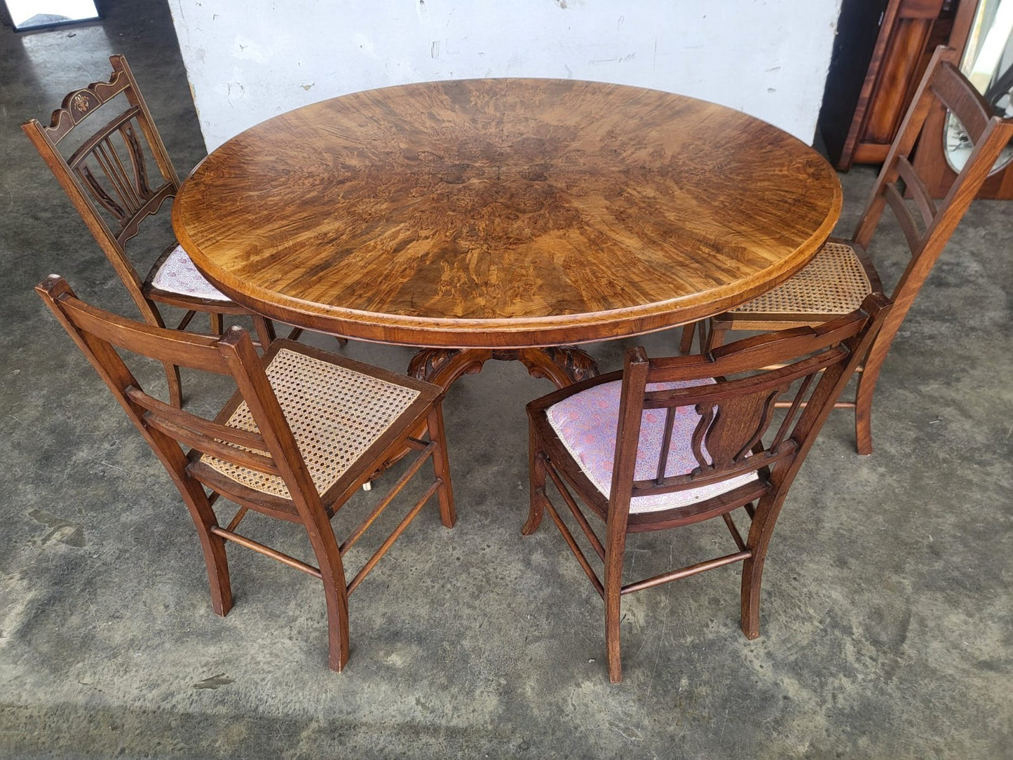 Antique Victorian oval tilt top walnut pedestal dining table seat to 6