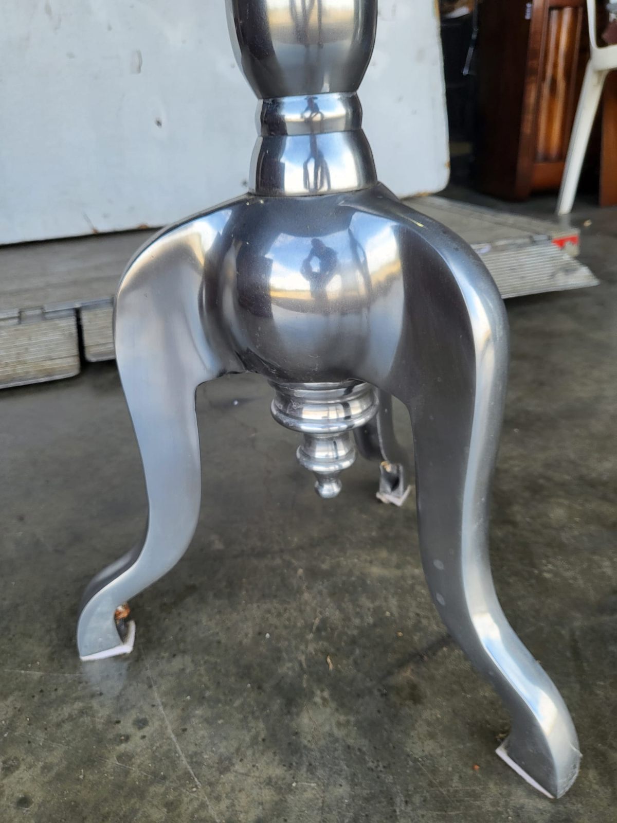 Silver metal round pedestal tripod side end lamp table
