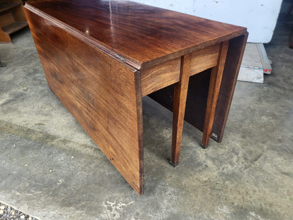 Antique large Georgian solid mahogany drop leaf dining table seat to 8