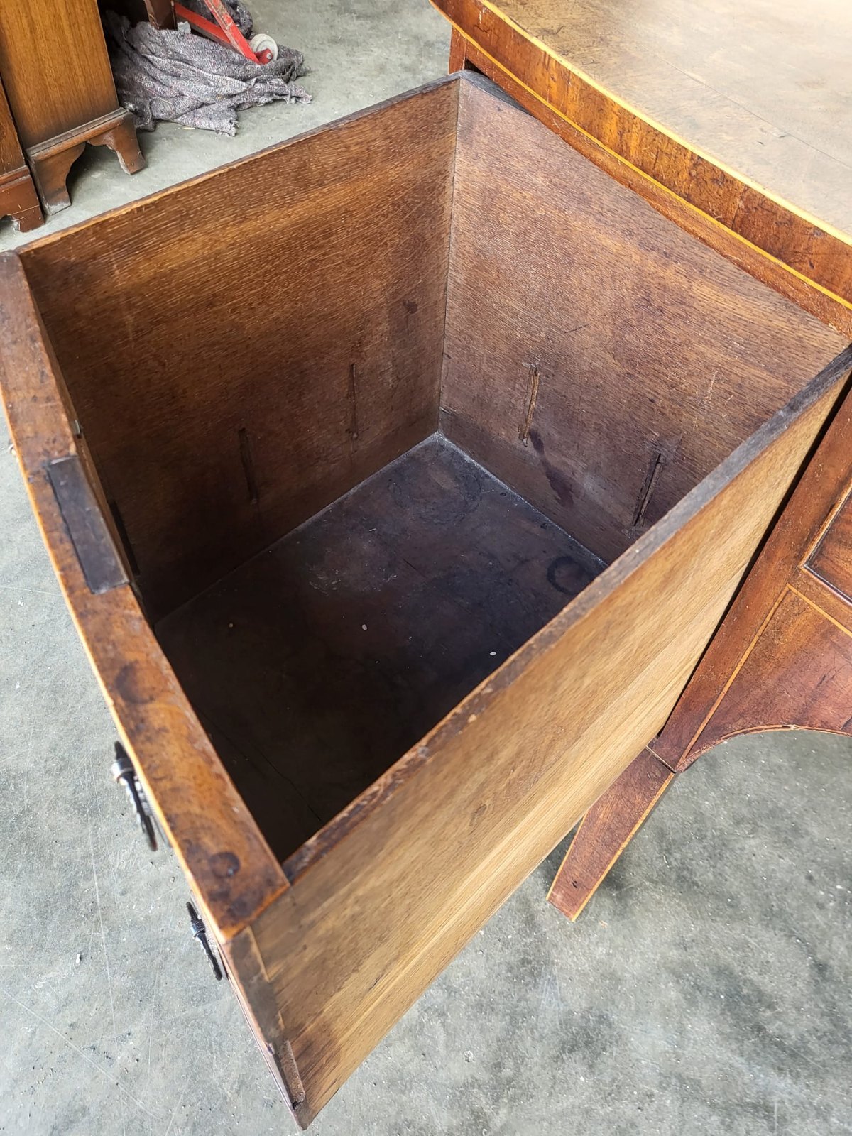 Antique Georgian bow front 4 drawer sideboard cabinet tapered legs