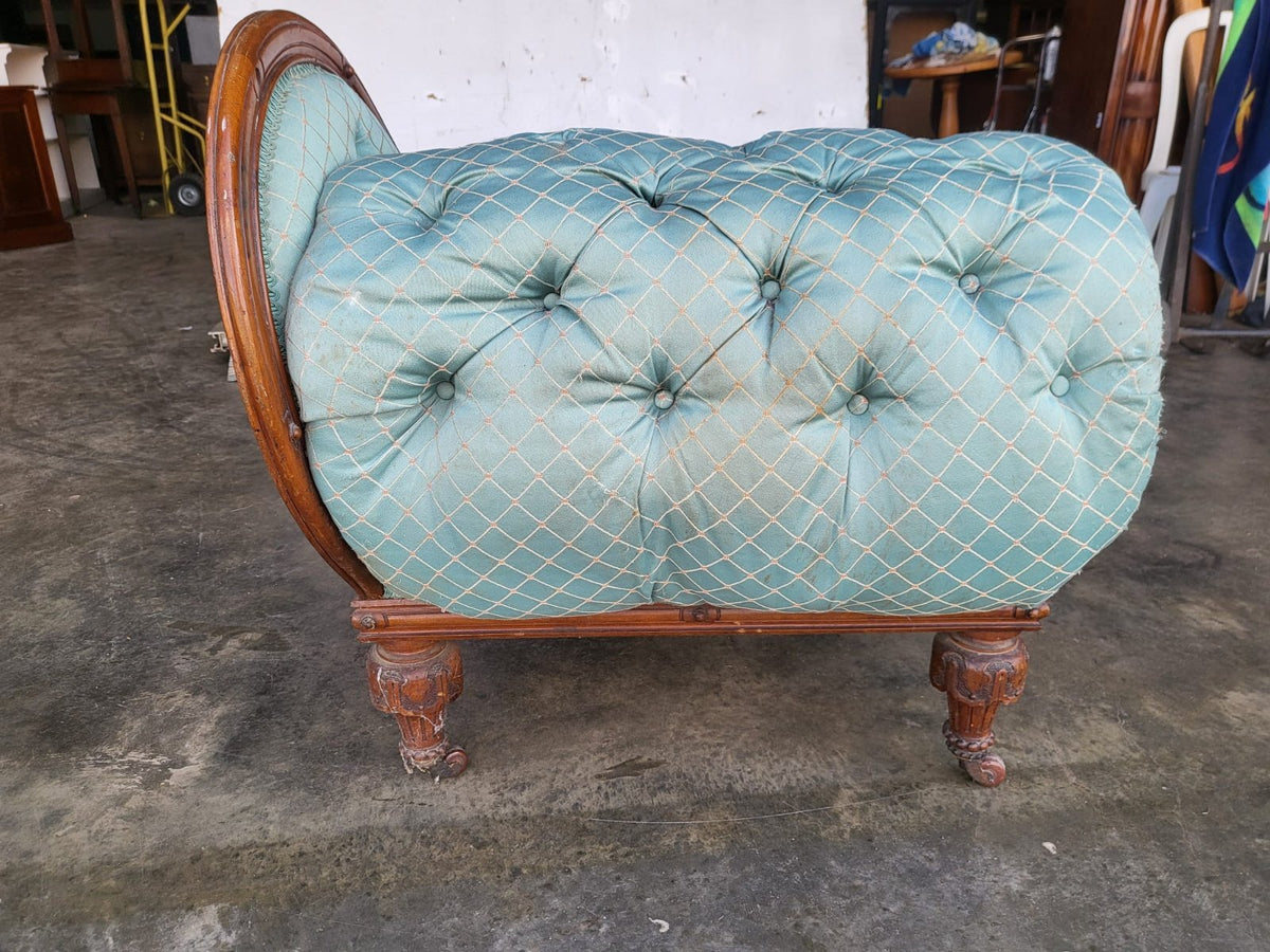 Antique Victorian chaise longue sofa carved legs castors