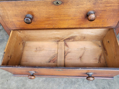 Antique Victorian 2 over 3 chest of drawers knob handles