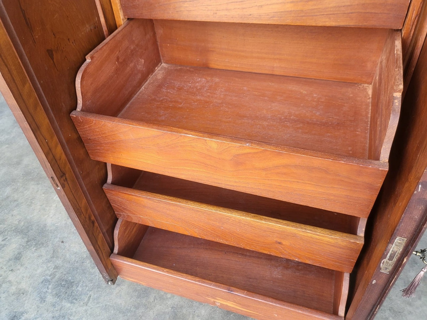 Vintage chest of drawers cabinet cupboard tray drawers