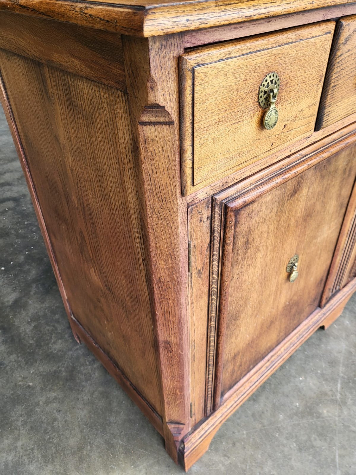 Antique Deco 1930 oak 3 drawer 2 door sideboard cupboard