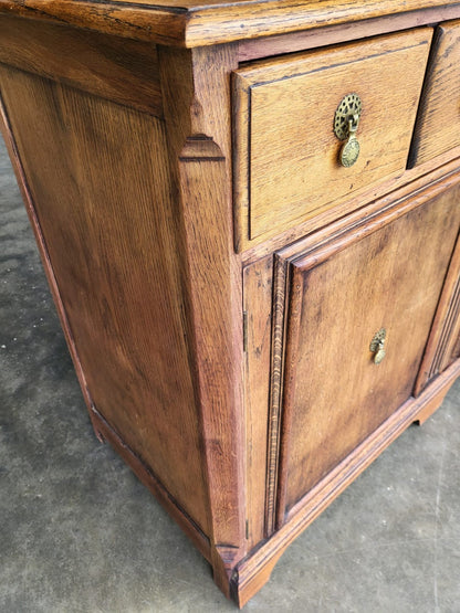 Antique Deco 1930 oak 3 drawer 2 door sideboard cupboard