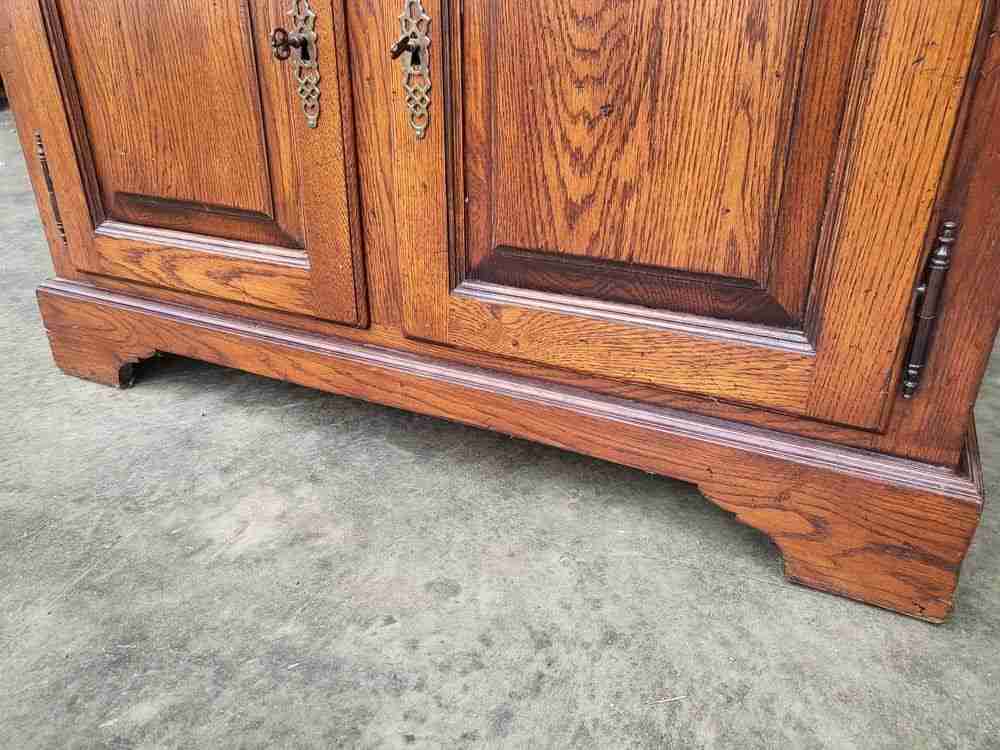 Small 20thC oak 2 door 2 drawers sideboard cupboard cabinet