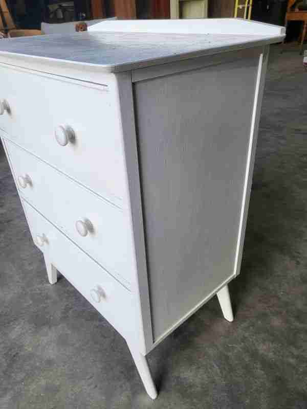 Vintage 20thC small painted white chest of drawers splayed legs 3 drawers