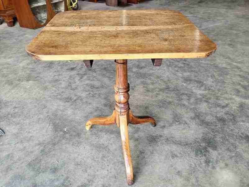 Antique Georgian square tripod occasional side dining table