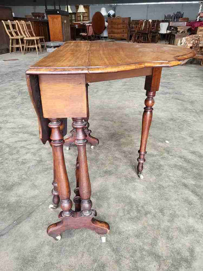 Antique gate leg drop leaf Sutherland dining occasional table seat 4