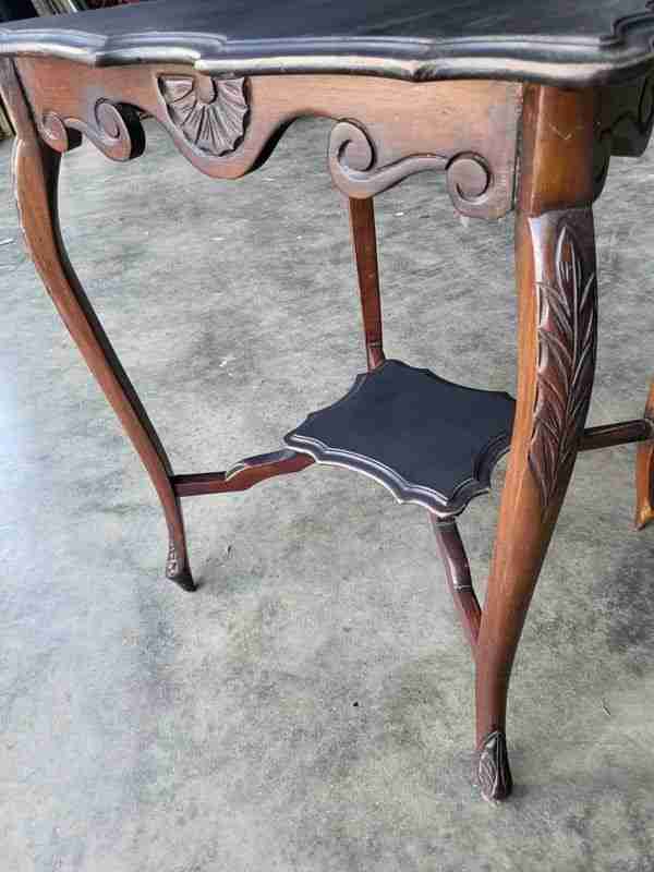 Vintage 20thC 2 tier square side end lamp table cabriole legs