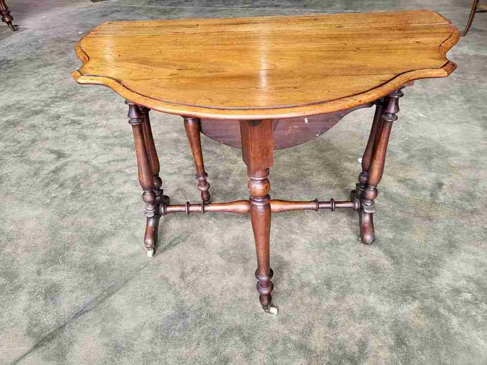 Antique gate leg drop leaf Sutherland dining occasional table seat 4