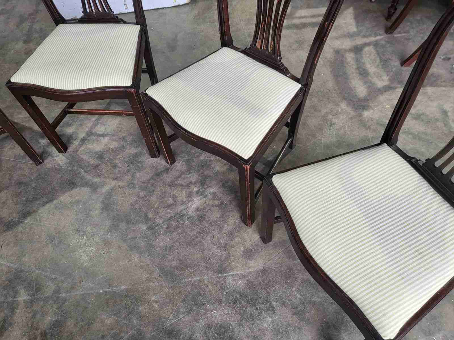Six antique serpentine Georgian? mahogany dining chairs slat back carvers