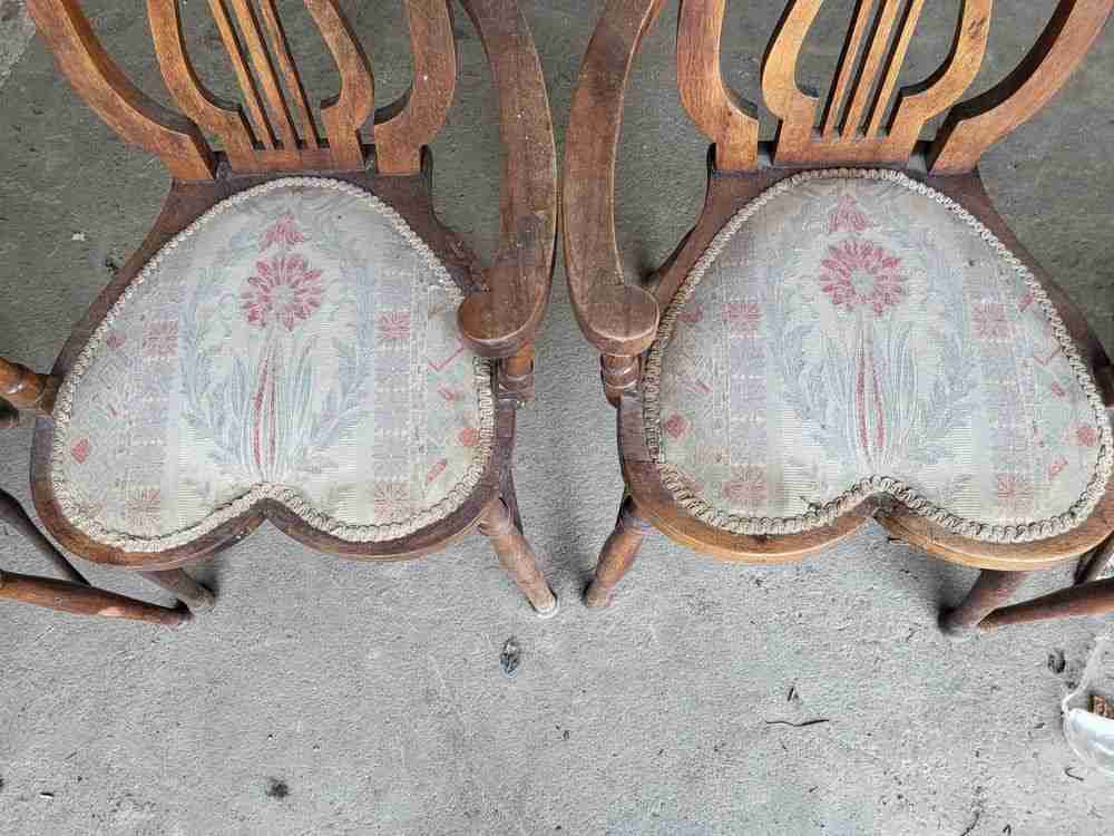 Six antique Lyre back dining chairs heart shaped seats turned legs