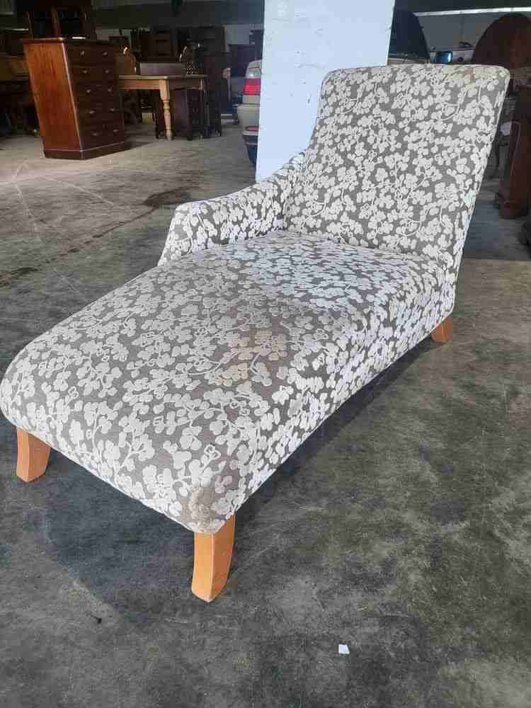 Chaise Longue day bed sofa bed end seat wood legs