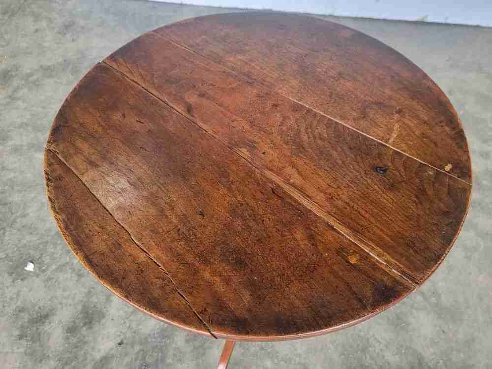 Antique Georgian round tripod pod side end lamp table
