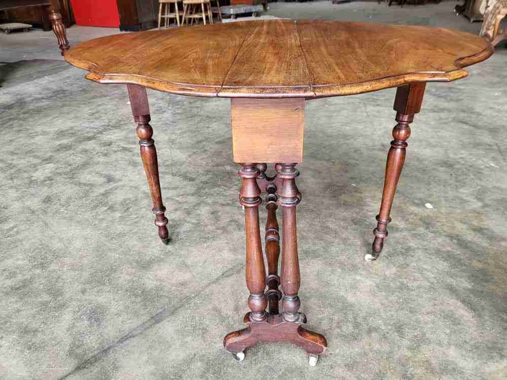 Antique gate leg drop leaf Sutherland dining occasional table seat 4