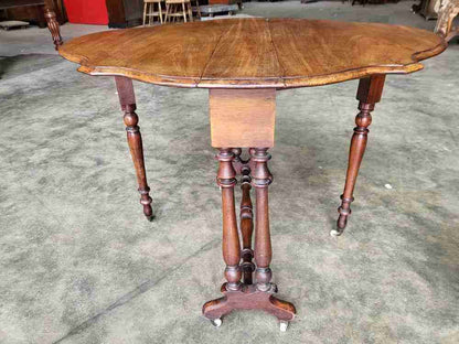 Antique gate leg drop leaf Sutherland dining occasional table seat 4