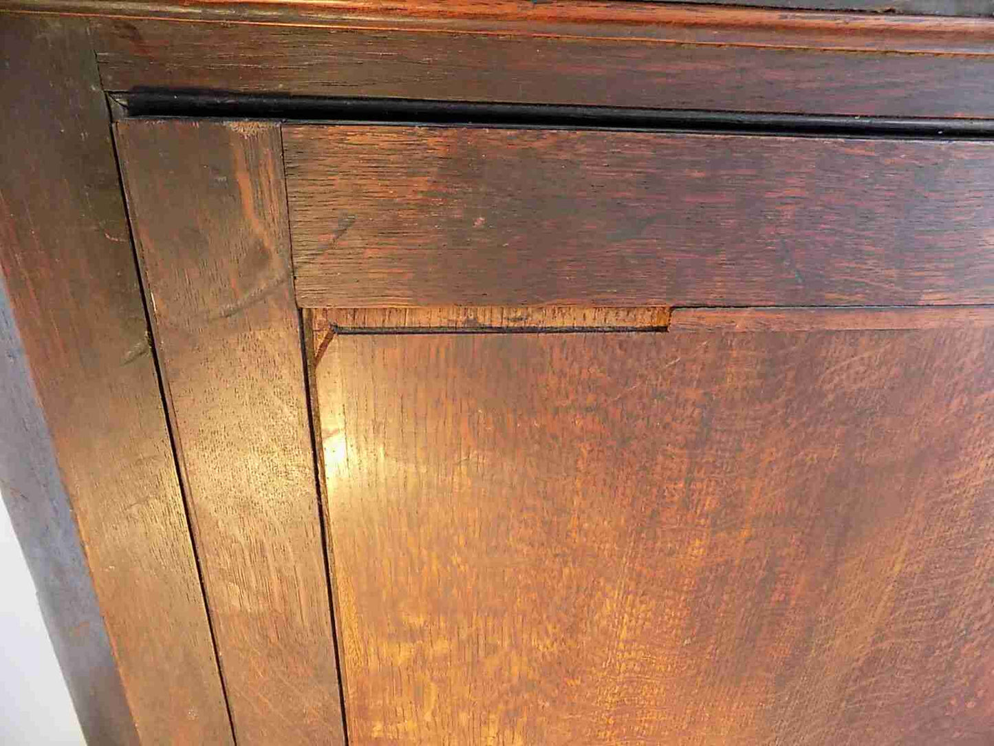 Victorian large oak corner cabinet with crimped shelves