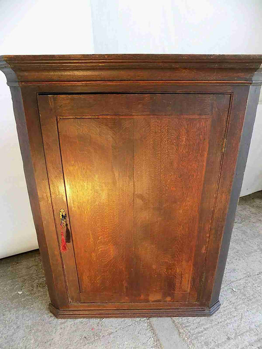Victorian large oak corner cabinet with crimped shelves