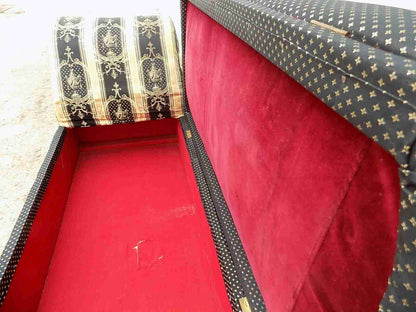 Vintage day bed with storage