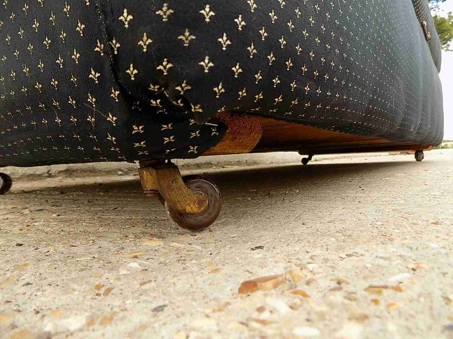 Vintage day bed with storage