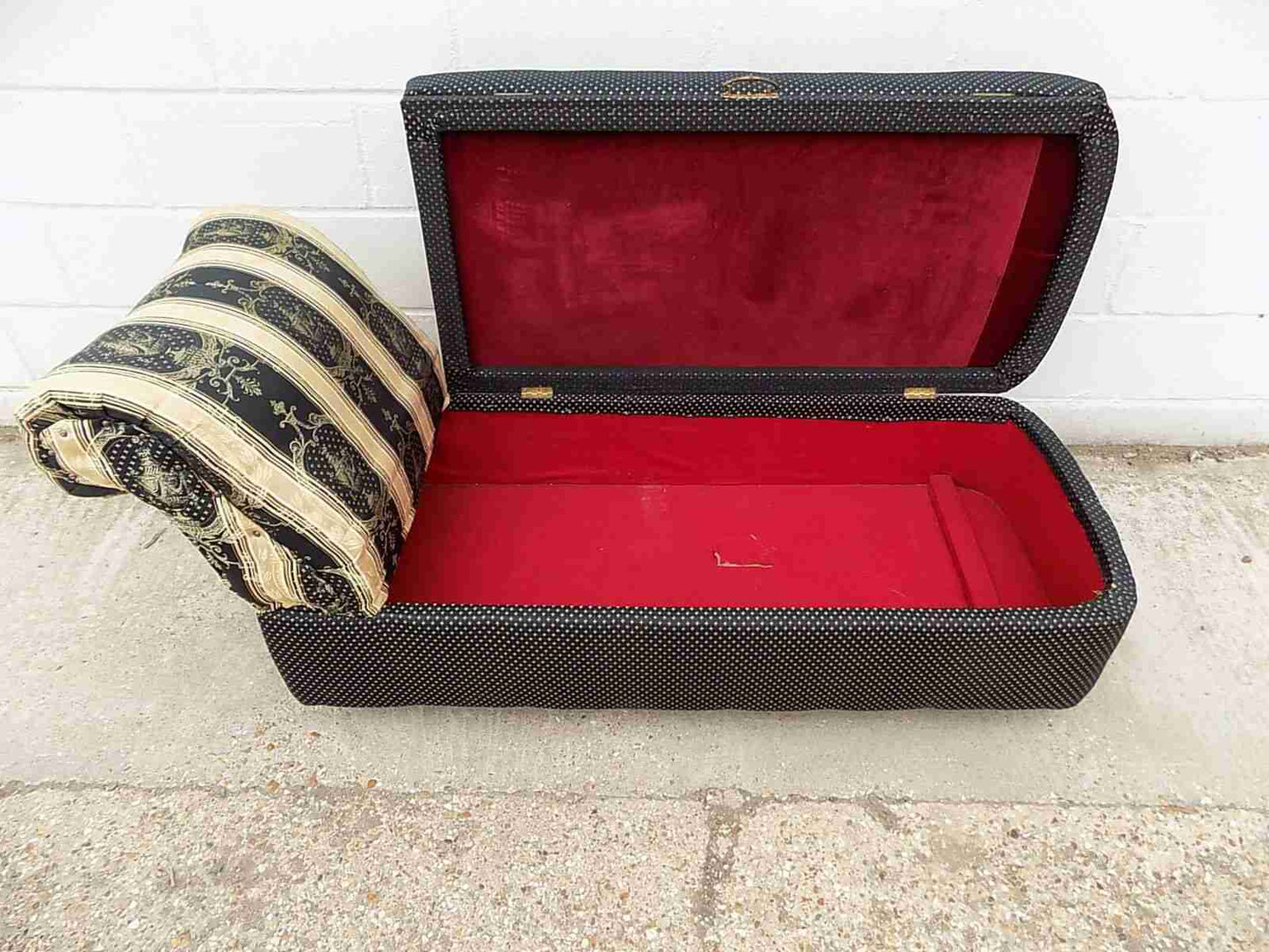 Vintage day bed with storage